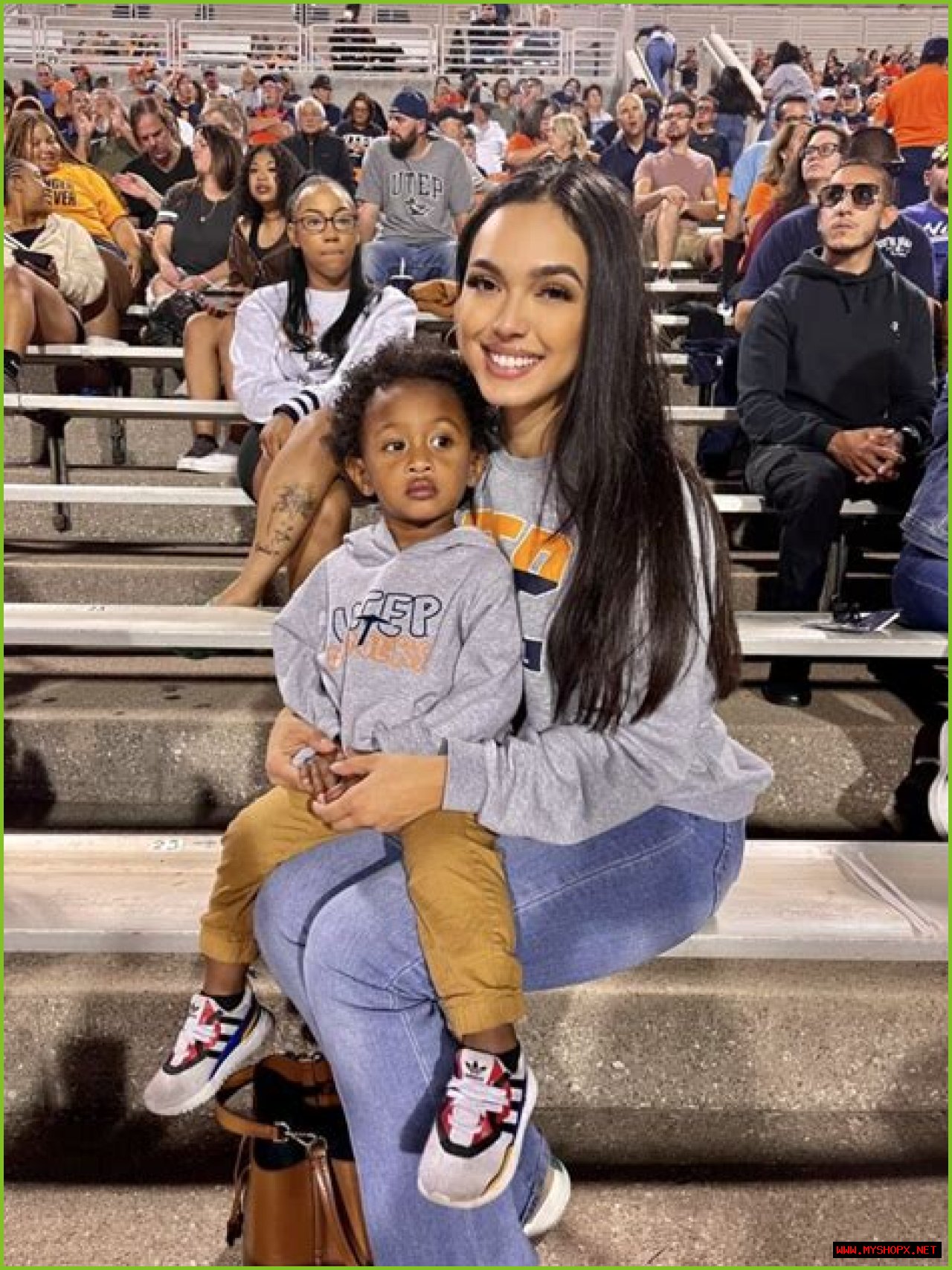 Aaron Jones family, wife, children, parents, siblings