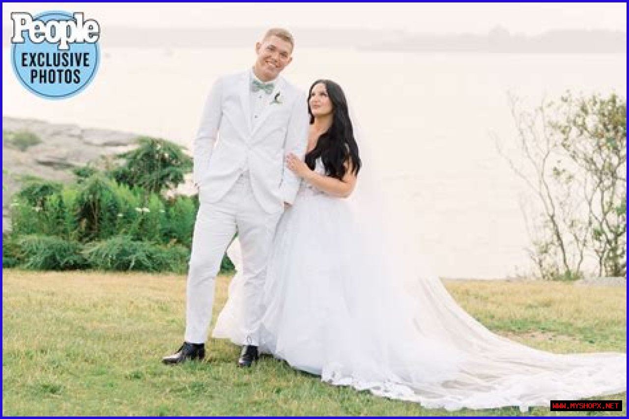 Is Elizabeth Rowe Trans? Married To Husband Cody Daniel