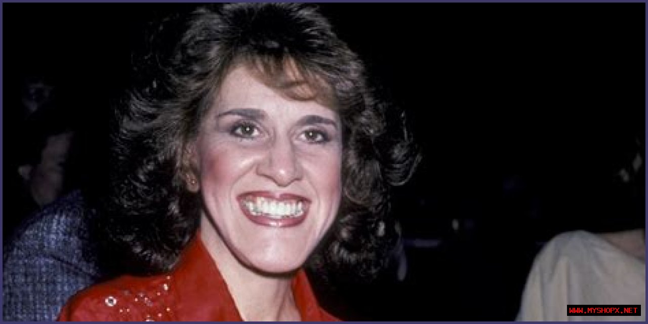 Is Maya Hawke Gay? She Played a Lesbian Character Though Was Spotted Kissing a Man in Real Life